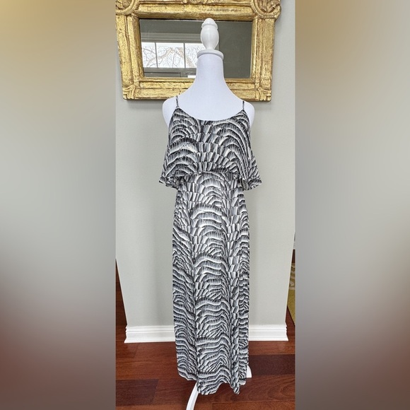Black and White Maxi Dress - Picture 1 of 3